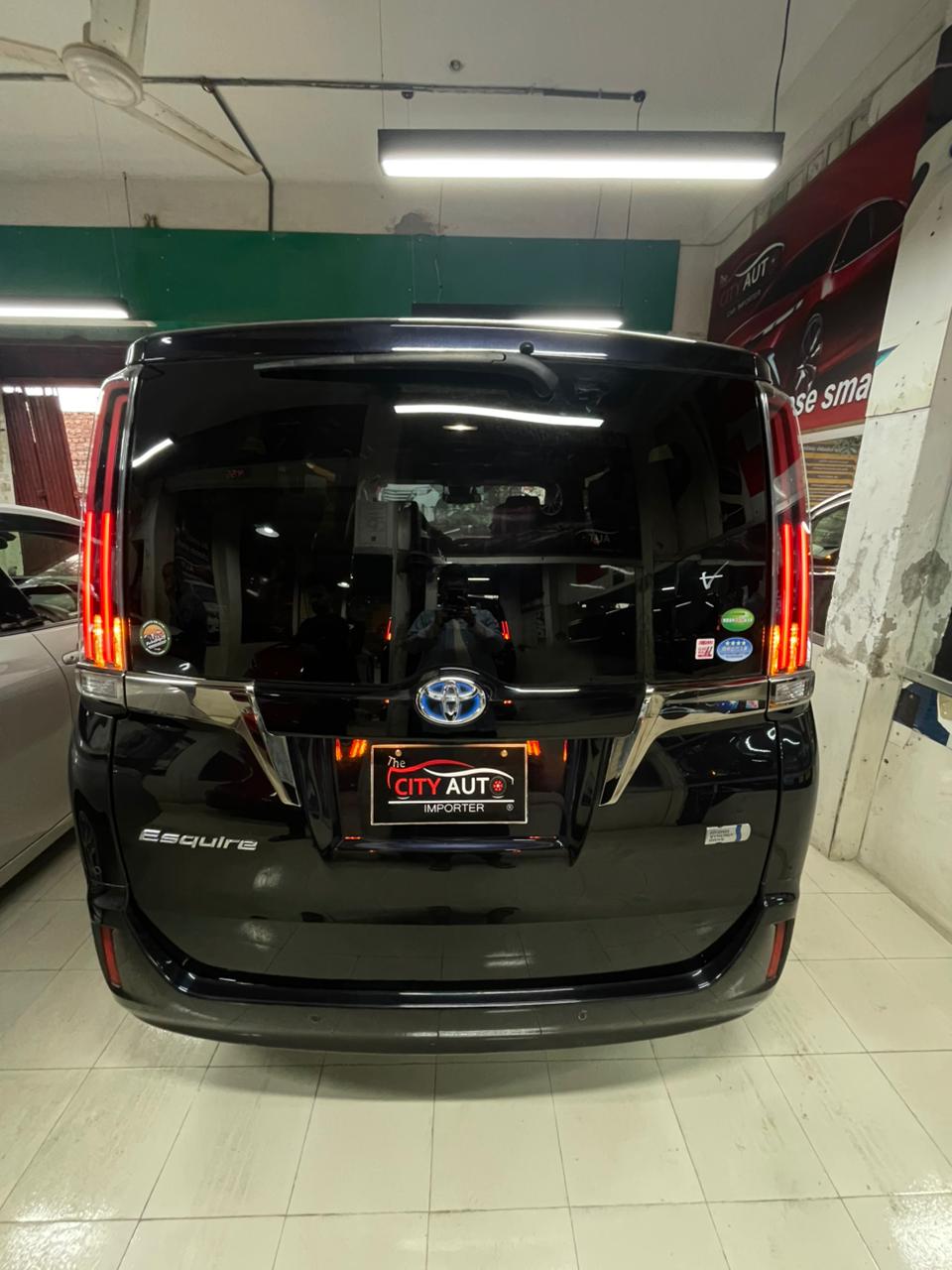 TOYOTA ESQUIRE GI PREMIUM 2019 HYBRID