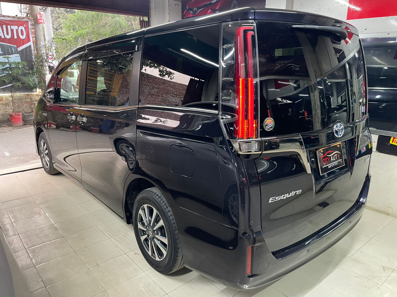 TOYOTA ESQUIRE GI PREMIUM 2019 HYBRID