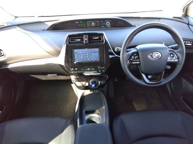 TOYOTA PRIUS (S-PKG)