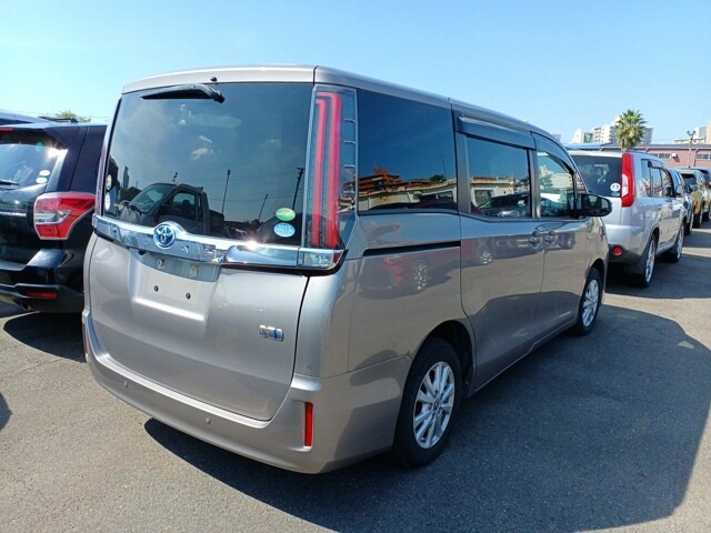 TOYOTA NOAH (G-PKG) PUSH START HYBRID