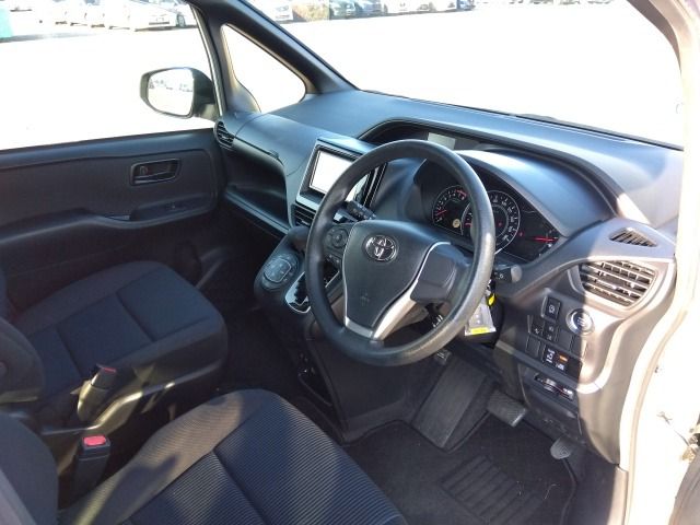 TOYOTA NOAH NON HYBRID (X-PKG)