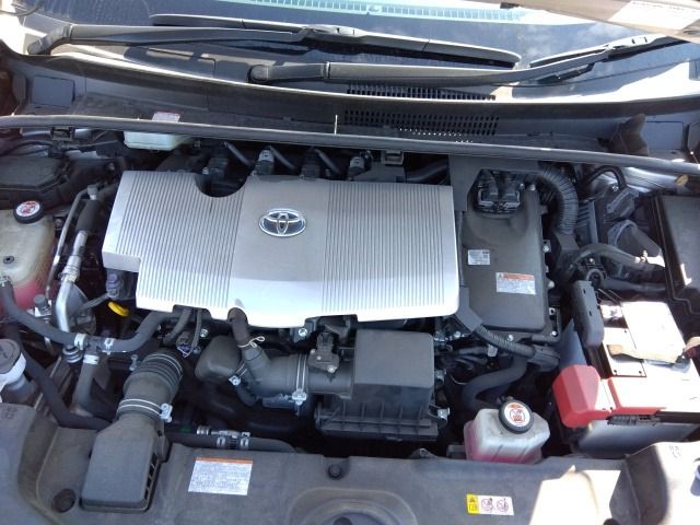 TOYOTA PRIUS (S-PKG)