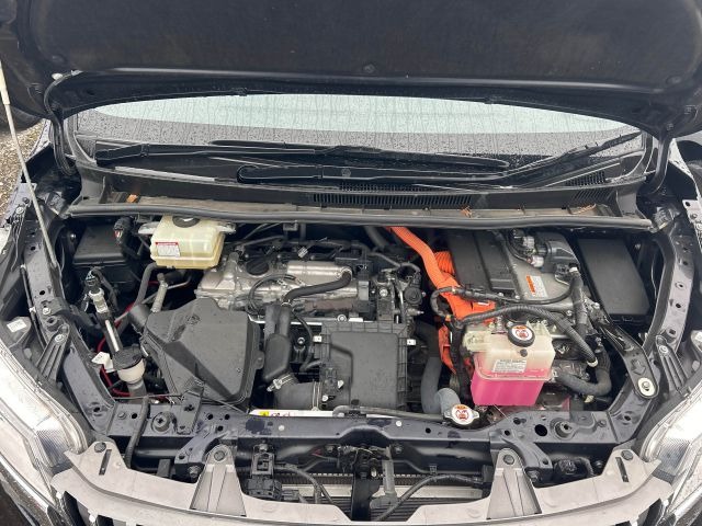 TOYOTA ESQUIRE GI-PKG (HYBRID)