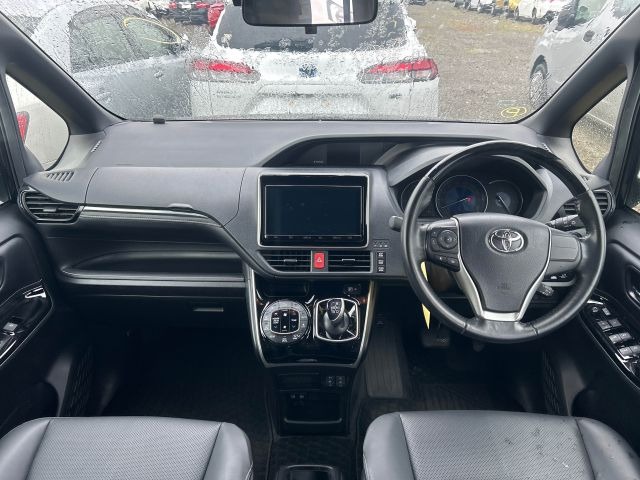 TOYOTA ESQUIRE GI-PKG (HYBRID)