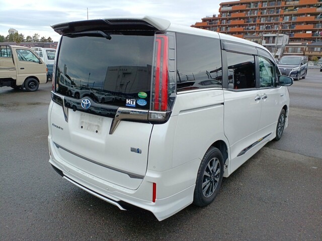 TOYOTA ESQURE GI PREMIUM HYBRID 2020 BODY KIT
