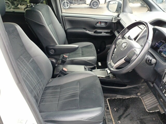 TOYOTA ESQURE GI PREMIUM HYBRID 2020 BODY KIT