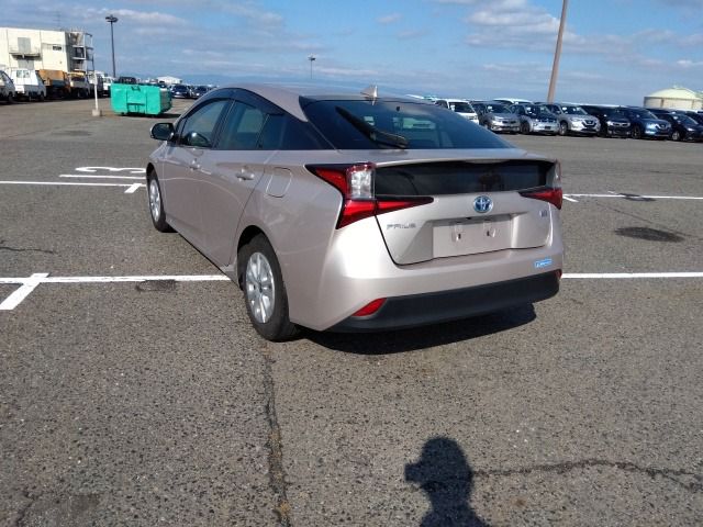 TOYOTA PRIUS (S-PKG)