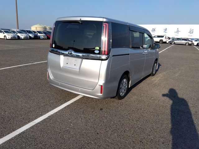 TOYOTA NOAH NON HYBRID (X-PKG)