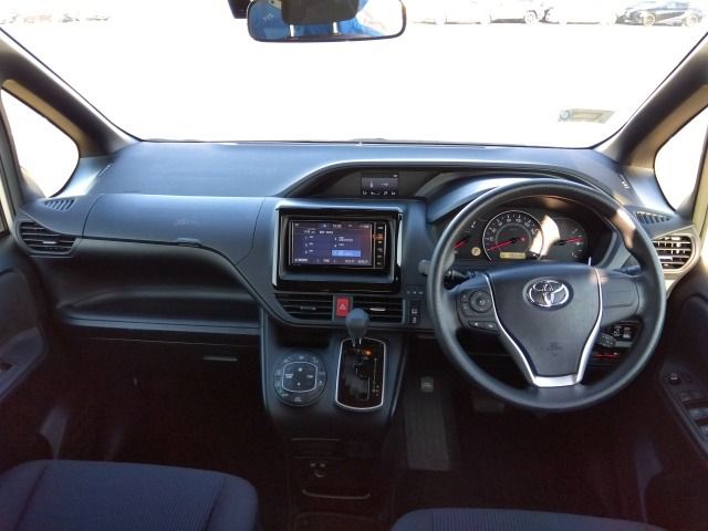 TOYOTA NOAH NON HYBRID (X-PKG)
