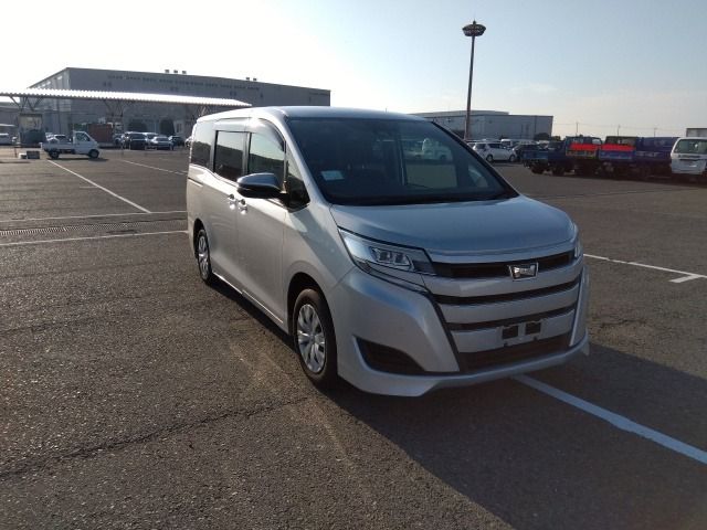 TOYOTA NOAH NON HYBRID (X-PKG)