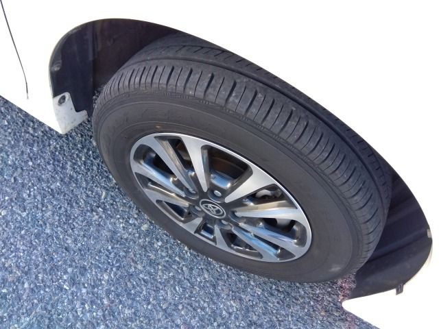 TOYOTA ESQUIRE (GI PREMIUM PKG)