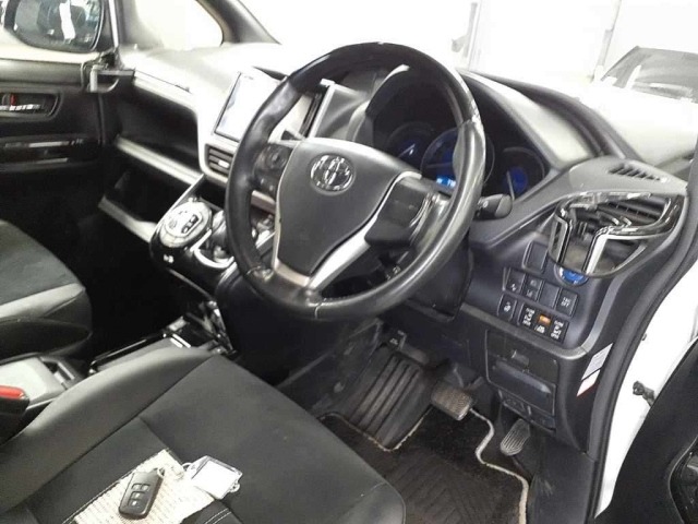 TOYOTA ESQURE GI PREMIUM HYBRID 2020 BODY KIT
