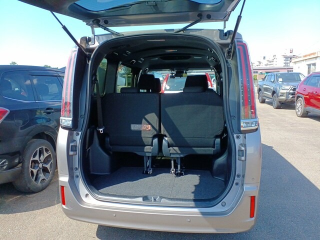 TOYOTA NOAH (G-PKG) PUSH START HYBRID