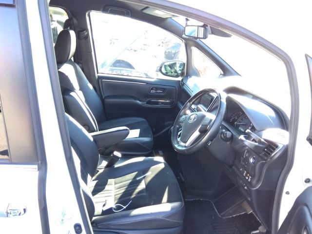 TOYOTA ESQUIRE (GI PREMIUM PKG)