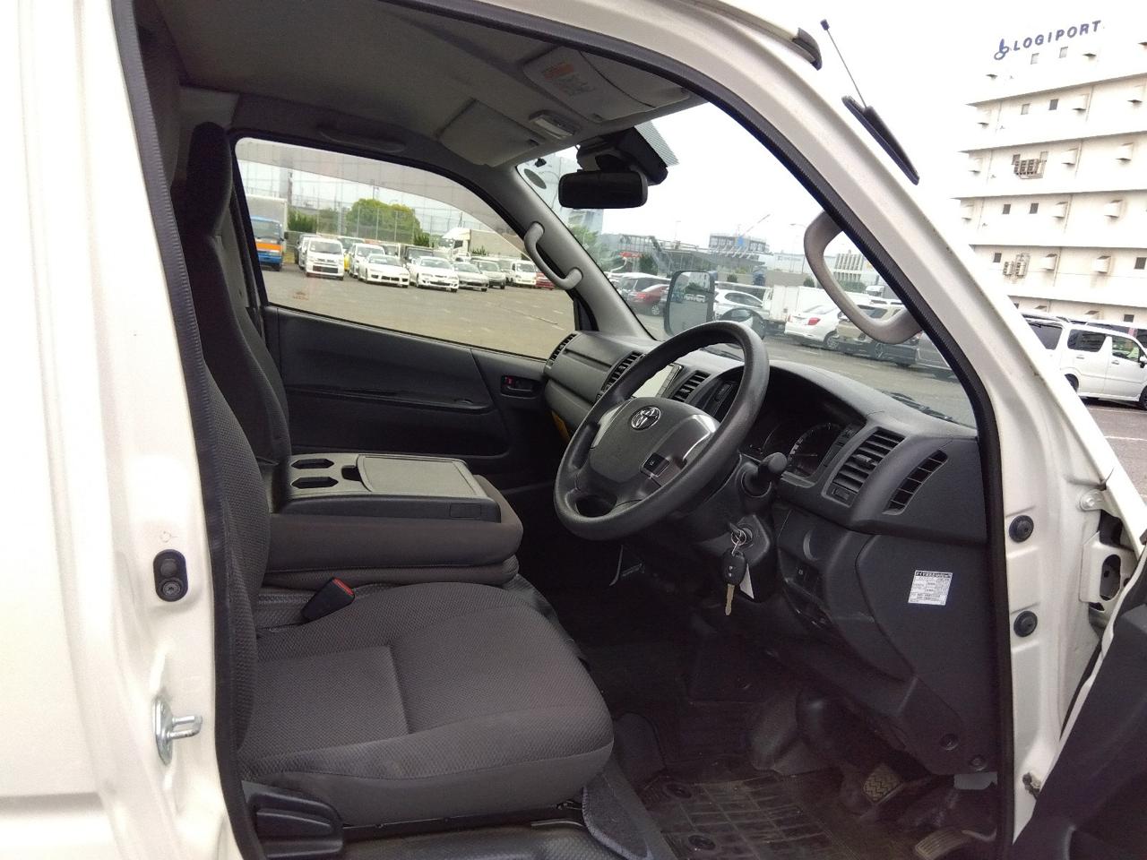 TOYOTA HIACE DX – PKG 2020