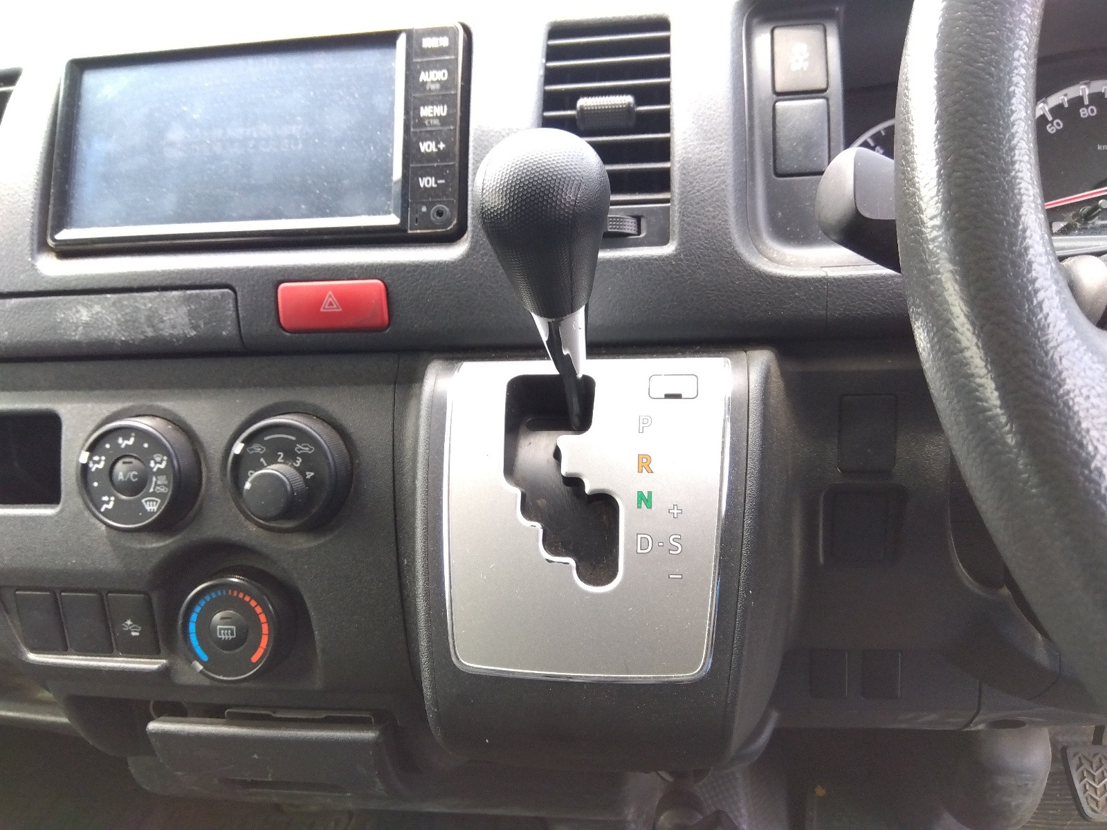 TOYOTA HIACE DX – PKG 2020